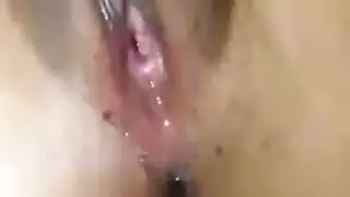 فتاة مصرية مثيرة تلعب بفرجها المبلل في مشهد فردي صريح