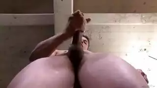 الفتى الذكوري يجرب أول شرجي – اختراق عميق وقاس