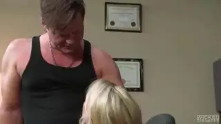 شاهد أليكس تُنك بقوة وتُلعق بعمق