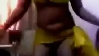 فيلم منزلي صريح: رقص البكيني العراقي يتحول إلى فعل صريح