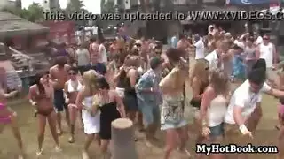 حفلة إباحية: مجموعة عاهرات شرجيات في فعل مثلي صارم