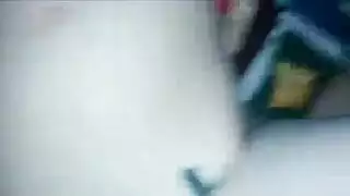 كان من المفترض أن تحصل امرأة سمراء صغيرة على بعض تدليك الهرة ، لكنها حصلت على مارس الجنس أكثر من المعتاد