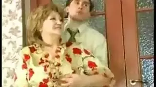 مرهق يرقب امو وينيكها