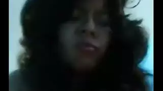 أم مطلقة مثيرة تأخذ قضيب ابنها بعمق