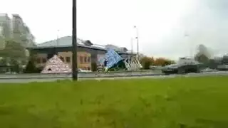 نجمه البورن كارينا كابور تأخذه بعمق