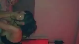 عاهرة مصرية لا تشبع تتغذى على زب عربي ضخم