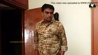 يتحرش بها في التمرين