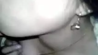 جلسة نيك مراهقة: اختناق بالقضيب