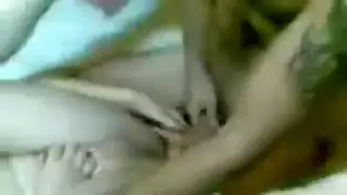 علاقة النخبة: تسريب إباحي يظهر ممثلة عربية مشهورة تأخذ قضيبًا