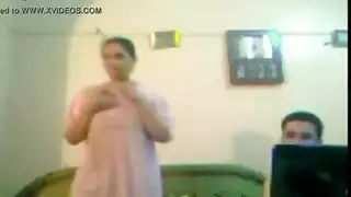 ليلى اللبوة تتباس أحلى بوس و تستعرض جسمها و تتناك احلى نيك فى كسها و احلى مص