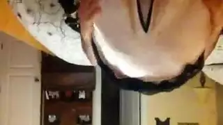 نكح عنيف في ملابس داخلية ساتان ناعمة