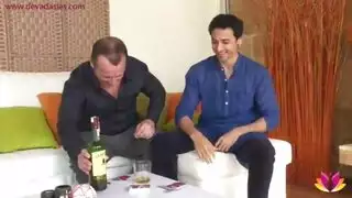 يلبس الشراب بزبه
