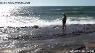 مراهق نحيف كبير الجبهة يأخذ شرج قاسي