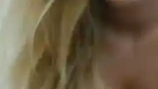 تفتح ساقيها لضربات قوية من الخلف في هذا المشهد الإباحي