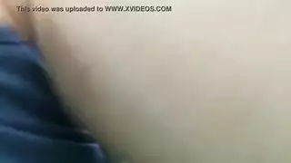 المرأة الناضجة تسيطر باستخدام البلع العميق والرش