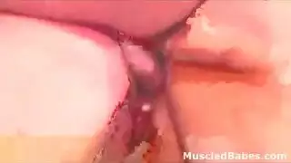 فتاة شقراء آبي لي تركع من أجل جلسة مص عميقة