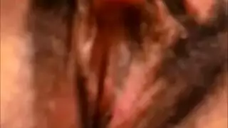 فتاة تلعب قكيسها