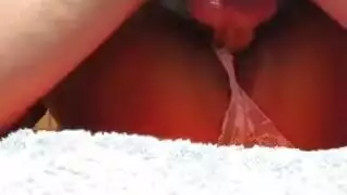 زوجة هاوية تُدمر بواسطة قضيب أسود كبير في شريط جنس منزلي صريح