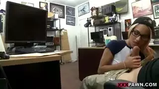 مبتلة ومستعدة: أداء إباحي مثير