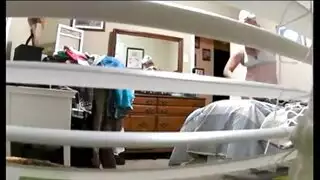 مقطع إباحي: الأم القوطية تداعب مؤخرتها الضيقة وفرجها