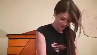 مراهقة فاتنة تمتطيه في جولة إباحية