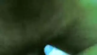 نجم إباحي عربي يأخذ قضيباً سميكاً في شفرات مهبلها المنتفخة