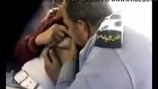 نيك لشرطي عربي مسيطر: بخار على زجاج السيارة من جنس قاسي ومص البز
