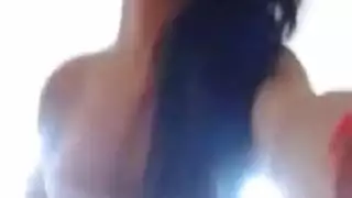 شيميل مثارة في ملابس داخلية بياء تفتح سحابها لتحرر قضيبها السميك الصلب