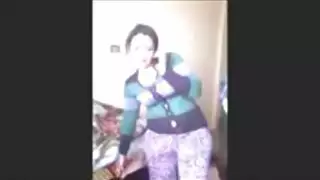 فرج مبلول في تجميع مثير