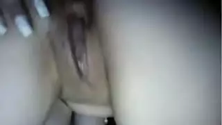 فرج عربي منتفخ يتم تحفيزه بعمق في المهبل والشرج