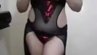 العاهرة الجامحة تكشف نفسها من أجل متعة عشيقها الإباحية