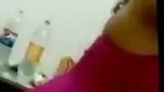 عرض رقص إكس إكس إكس: استربتيزر ذات أثداء حقيقية تصل للرعشة