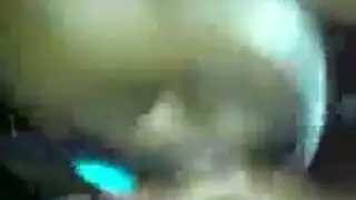 مراهق يأخذه تدريجياً بعمق في حلقه