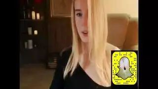 فتاة شقية تبث جلسة استمناء مثيرة على سناب