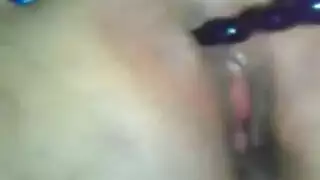 ملكة الانفتاح: تستعرض فرجها وشرجها المفتوحين