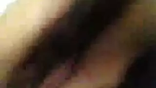 لحظات قذف مشوشة في جودة فيديو رديئة