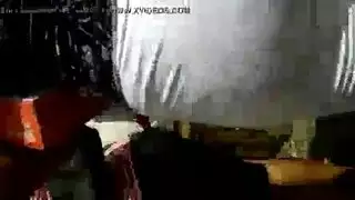 متلهفة لعملية جماع جماعي عنيف في هذا الفيديو