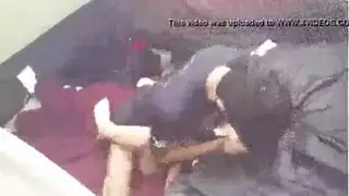 فتاة العزف المنفرد بوت أسود