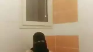 إباحية عربية: نساء محجبات مثيرة تتوسل لقضيب عميق