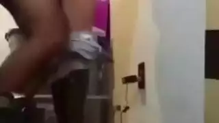 خشن وخام: شاب عربي يضرب طيزها بلا رحمة