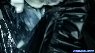 عضو ضخم ينفجر بالمني على فتاة متوحشة