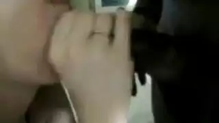 مص قضيب كبير لرجل غريب ثم تذوق فرج فتاة مبلل