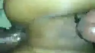 عاهرة آسيوية ممتلئة الجسم تُدمر بقضيب أسود سميك