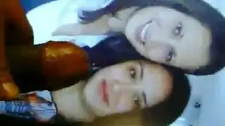 تأوهات مزيفة في التاكسي: ساندرا تحصل على تدليك قضيب إباحي