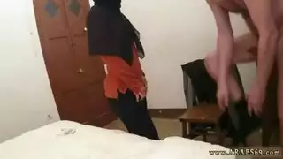 شاب عربي يمارس الجنس بقوة مع حبيبته في فيلم إباحي