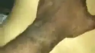 عاهرة الجار تأخذ شرجًا من قضيب أسود كبير بينما الحبيب خارج المدينة